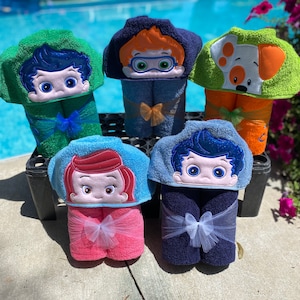 Fish Friends Hooded Towel Kids/ Orange Guppy Kids Towel/ Bubble Party/ Guppy Birthday/ Under the Sea Party/ Kids Hooded Towel/ Fish Bathroom