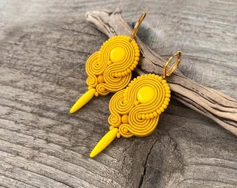 Gele geborduurde oorbellen, gele hangoorbellen, soutache-oorbellen