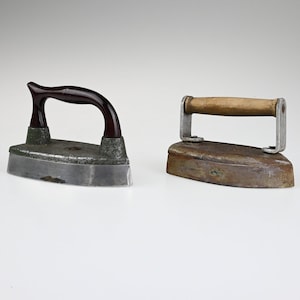 Miniature Metal Irons Set, Antique Charcoal Iron, Vintage Iron, Iron with Wooden Handle, Antique Cast Iron, Laundry Room Decor, Press Iron
