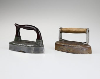 Miniatur Metall Bügeleisen Set, Antikes Holzkohle Bügeleisen, Vintage Bügeleisen, Bügeleisen mit Holzgriff, Antikes Gusseisen, Waschküche Dekor, Bügeleisenpresse