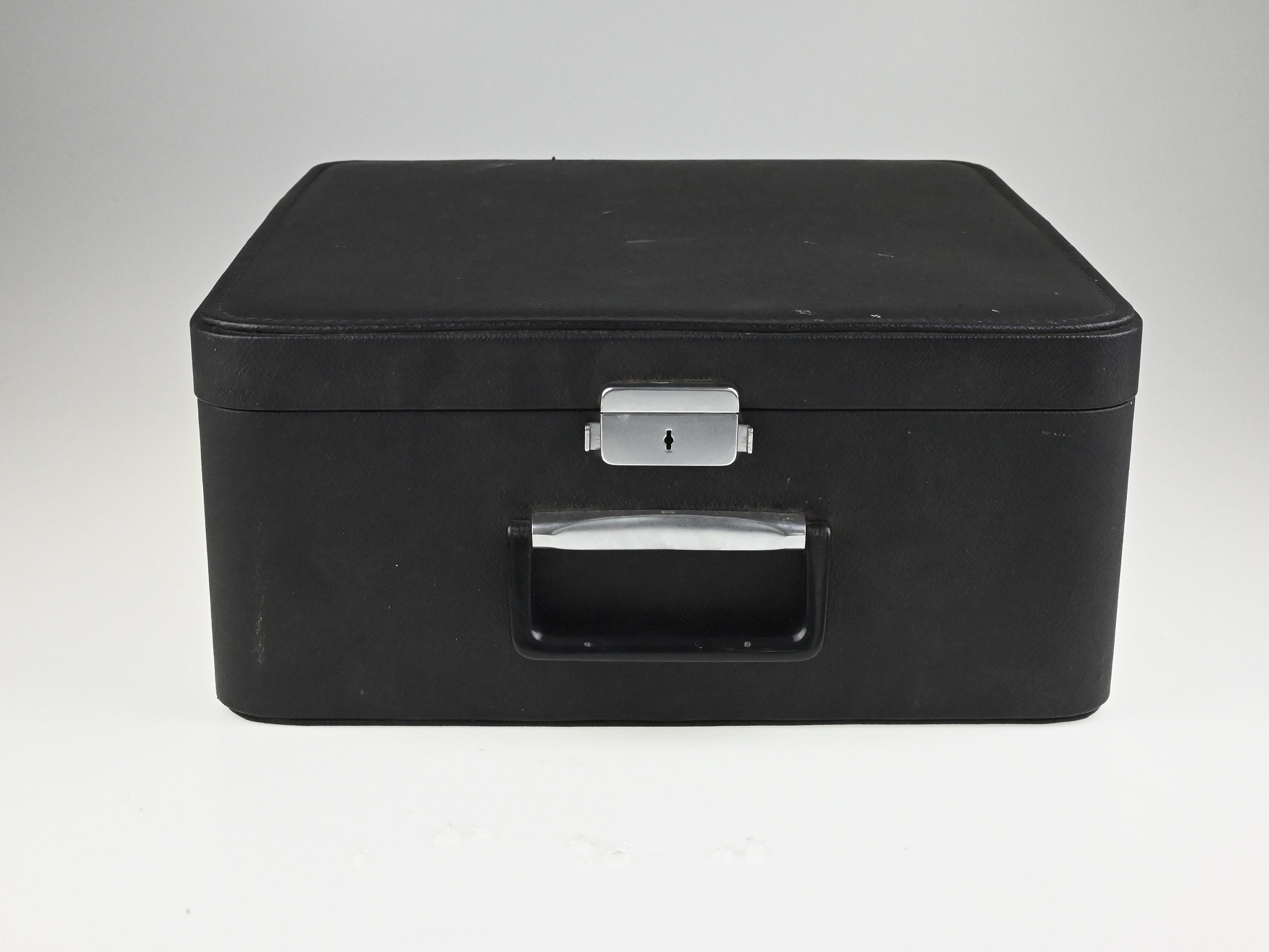 【ヴィンテージ】Olympia オリンピア 手動タイプライター ケース付き ヴィンテージ】Olympia オリンピア 手動タイプライター ケース付き