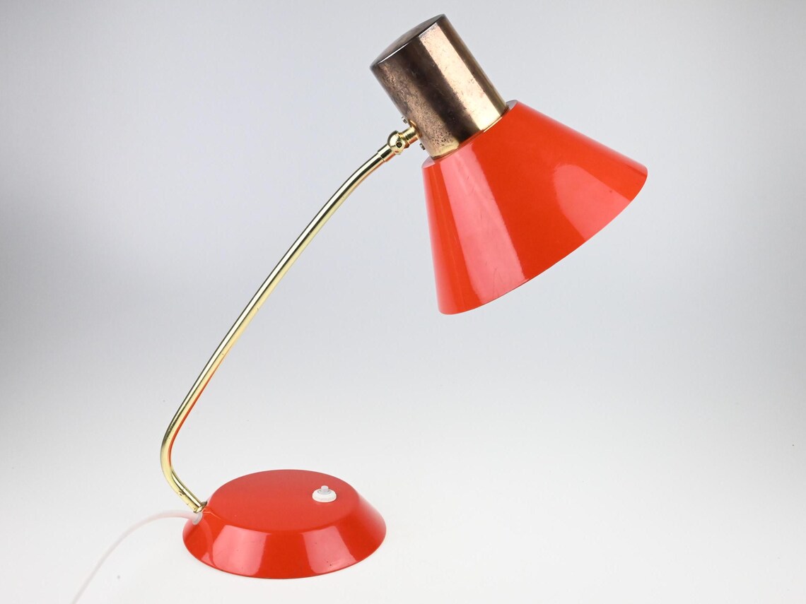 Vintage Red German Table Lamp, AKA DDR Lamp, Vintage Table Lamp, Industrial Lamp, Desk Lamp, Mid Century Lamp, Retro Red Lamp, Old Lamp, foto 1 di 5