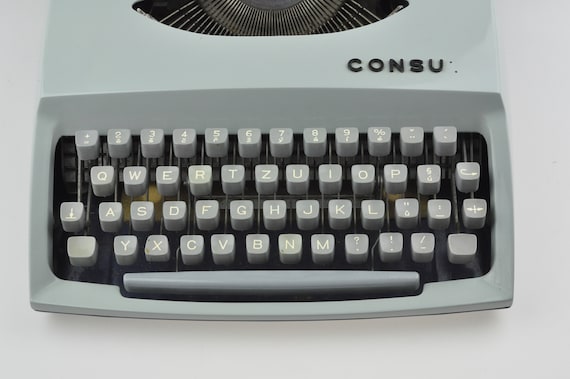 1970年製 Consul 実用タイプライター（ケース付き）、ポータブルタイプ