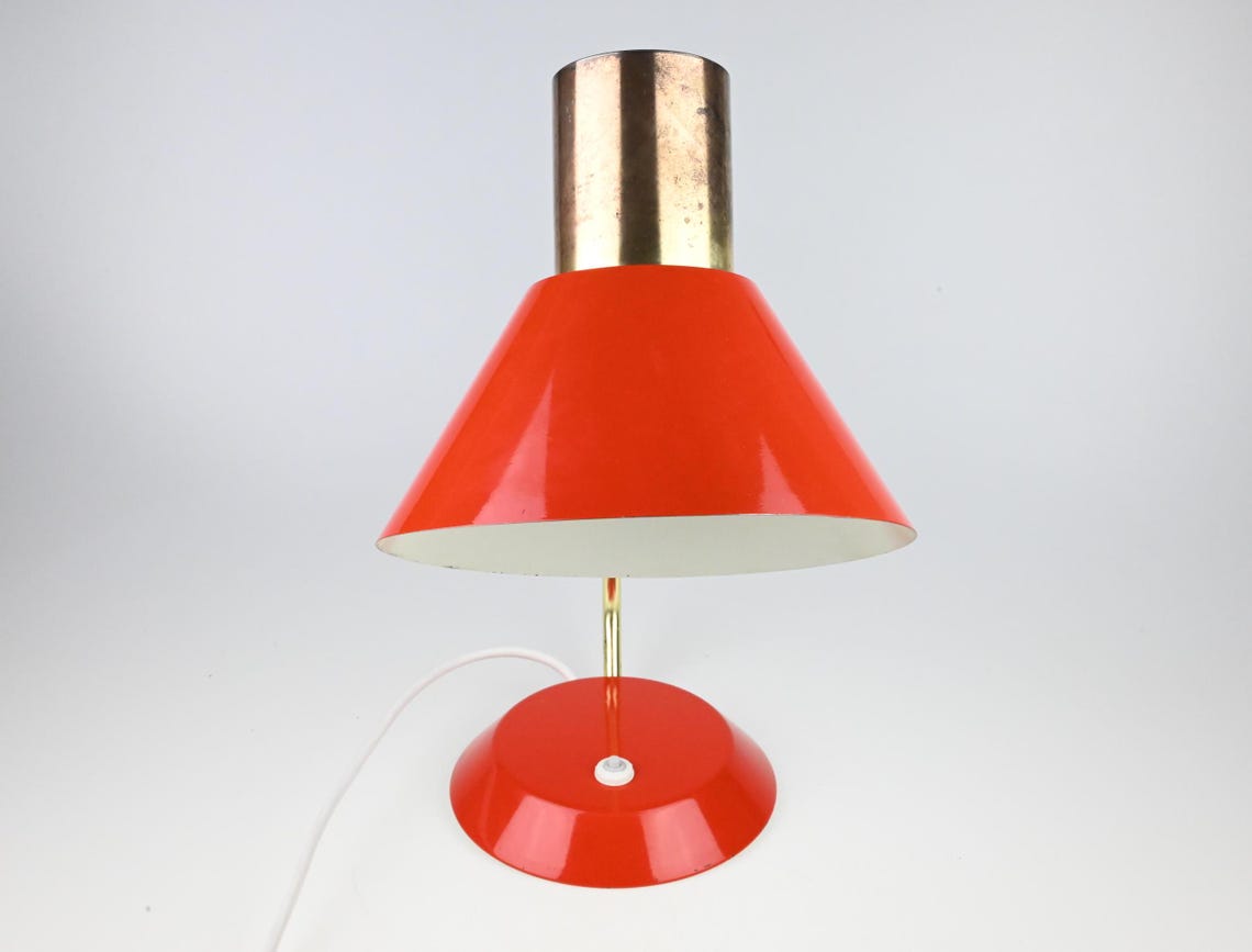 Vintage Red German Table Lamp, AKA DDR Lamp, Vintage Table Lamp, Industrial Lamp, Desk Lamp, Mid Century Lamp, Retro Red Lamp, Old Lamp, foto 3 di 5