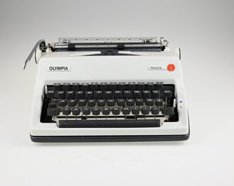 Olympia Monica Typewriter with Case, Portable Typewriter, Vintage Typewriter, White Typewriter, Manual Typewriter, Vintage Collectibles