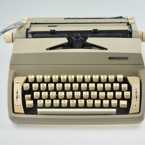 1970 Consul Working Typewriter with Case, Portable Typewriter, Serviced Typewriter, Vintage Typewriter, Beige Typewriter, Manual Typewriter