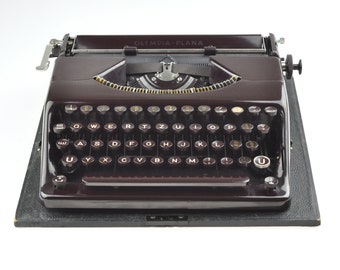 1939 Olympia Plana Working Typewriter, Portable Typewriter, Antique Typewriter, Manual Typewriter, Bakelite Typewriter, Glossy Typewriter