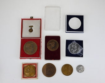 Vintage collectie van 7 herdenkingsmedailles, medaillescollectie, historische verzamelobjecten, vintage medailles, ijzeren medailles, verzameling medailles