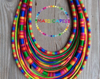 Collier tendance enveloppé de fil d'inspiration folk polonaise avec grosse corde / tribal / hippie / bohème / folk / coloré