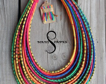 Afrika - collier enveloppé de fils dans le fil 100% acrylique lumineux / ethnique / hippie / boho / coloré / Maasai