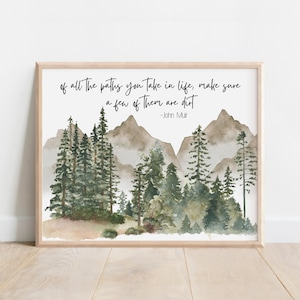 Citazione di John Muir: Di tutti i percorsi che intraprendi nella vita, assicurati che alcuni siano sterrati. Acquerello di paesaggi selvaggi. Paesaggio di foreste di montagna.