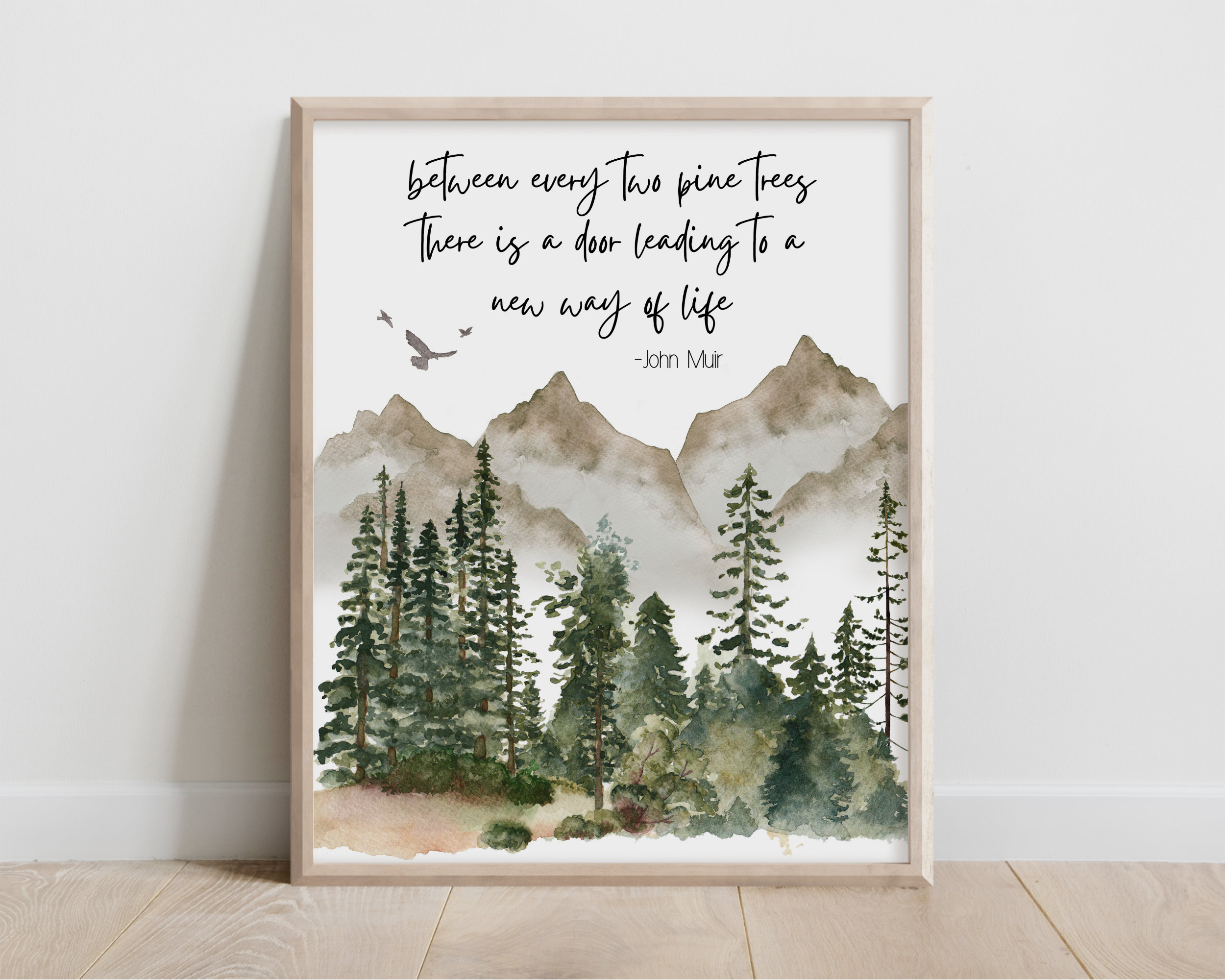 John Muir-Zitat, zwischen jeweils zwei Kiefernbäumen gibt es eine Tür, die zu einer neuen Lebensweise führt, Aquarellberge, naturinspiriertes Dekor