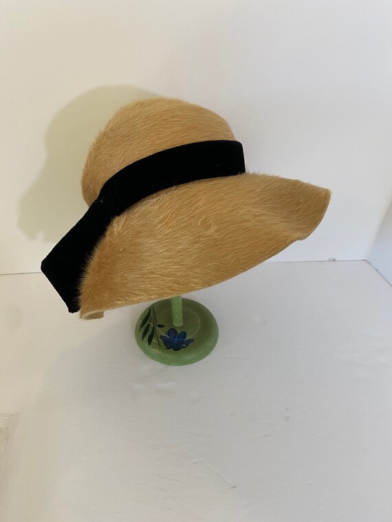 Vintage 40s Tan Fur Felt Cloche by Strathmore Gem