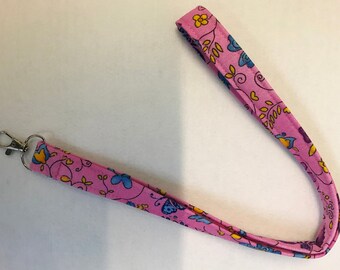 Schlüsselband lang - mit Karabiner und Schlüsselring - rosa mit Blumen und Schmetterlingen