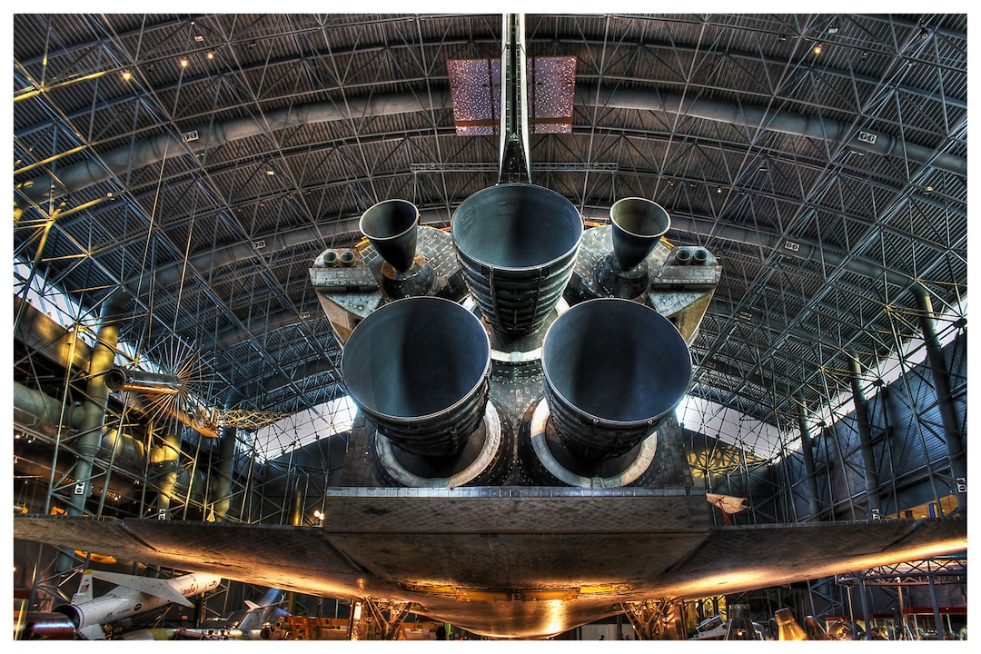 Vista trasera del transbordador espacial Discovery en el Museo - Etsy México