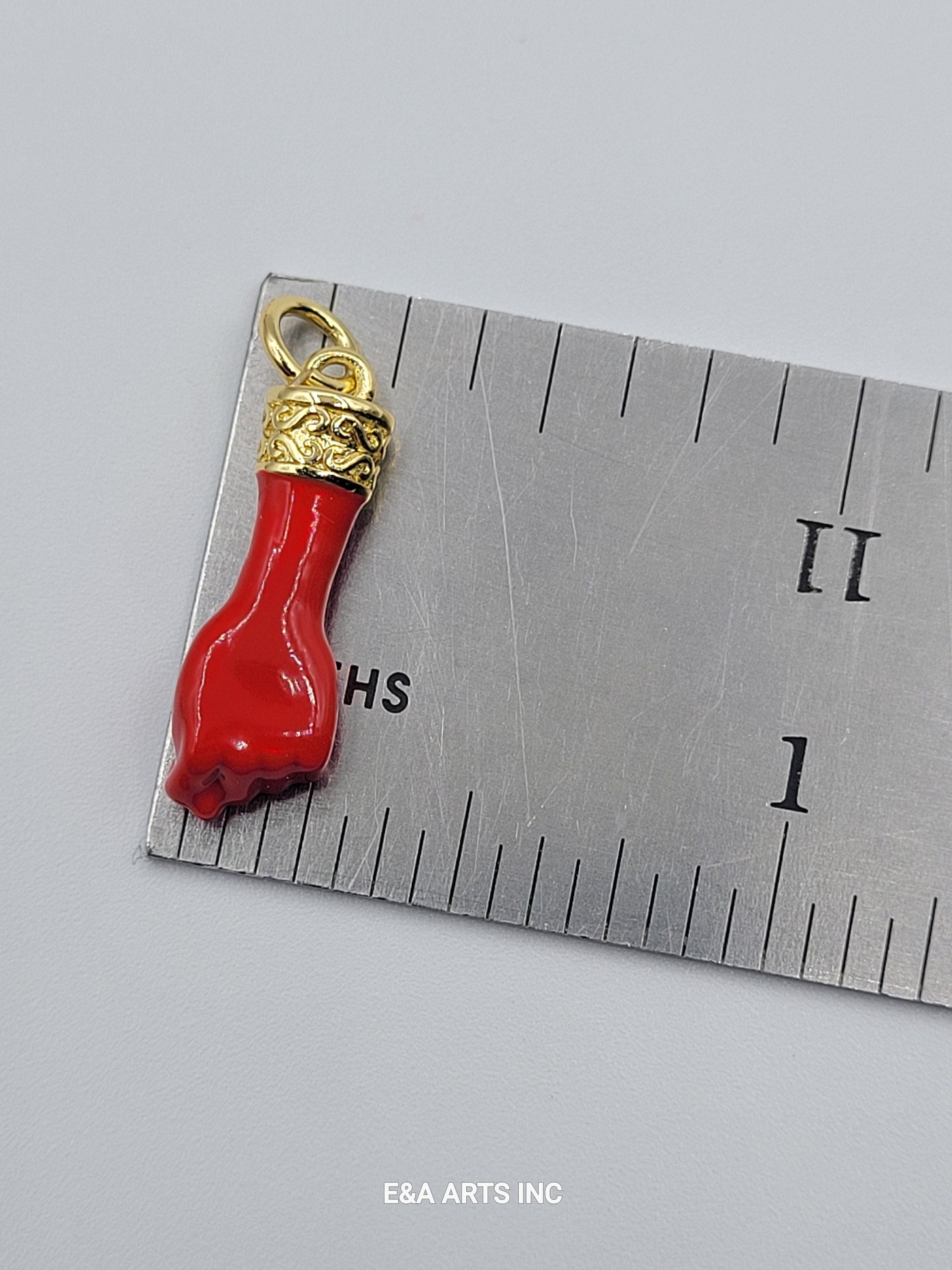 Pendentif main figa noir plaqué or - Amulette porte-bonheur, protection - France