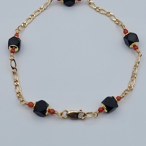 Azabache Genuino 5 mm met koraal 1,5 mm (Azabache Negro) en rood roze 7"