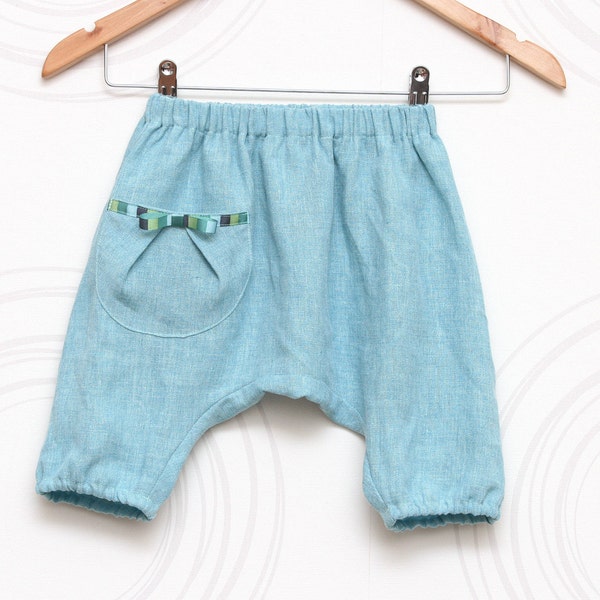 Linen girls harem shorts with bow pocket, kids sarouel, bloomers in turquoise, easy to wear pants // Size US 1-6 (EU 80-116)