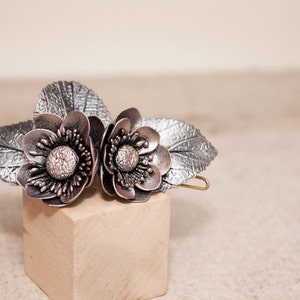 sakura hair clip ,cherry blossom hair pin ,handmade by polymer clay