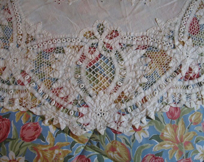 Lace Table Linen Give a Elegant Touch to Your Table Etsy