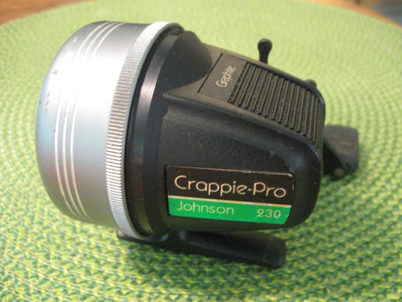 Johnson crappie-pro Model 230 Graphite, Spin Cast Fishing Reel in Pretty  Good Condition -  Canada