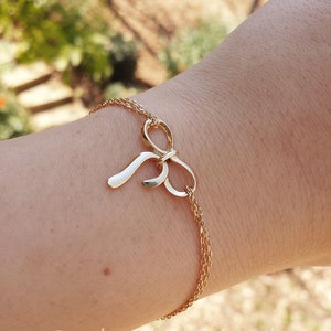 Dê um nó na pulseira, presente da mãe, presente da mãe da noiva, pulseira de arco, joias de casamento, presente do dia das mães, cartão do dia das mães, prata ou ouro