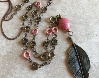 Long boho feather necklace // pink and bronze necklace // brushed bronze necklace // hippie jewlery