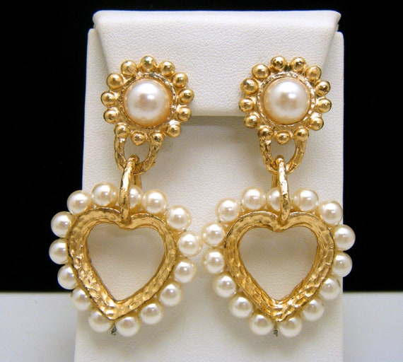 Adorable Vintage Faux Pearl Dangle Heart Clip on Earrings Gold 