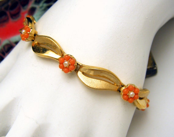 Dainty Crown Trifari Vintage Bracelet Coral Lucit… - image 1