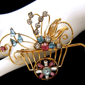 Super Süßer Vintage Harry Iskin 12K Gold Filled Figuraler Blumenwagen Brosche Pastell Strass