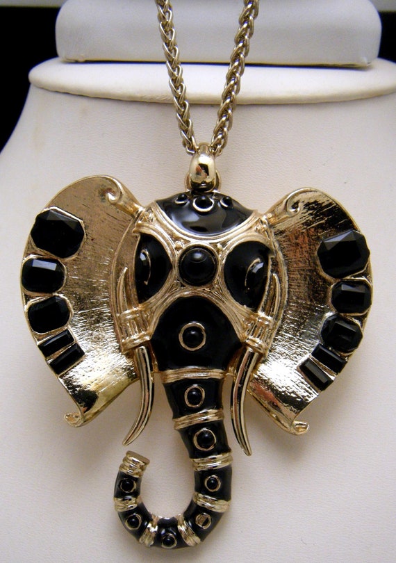 Pendentif éléphant Vintage En Résine - Bijou De Créateur Ancien Et Unique