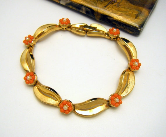 Dainty Crown Trifari Vintage Bracelet Coral Lucit… - image 3
