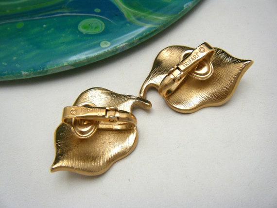 Vintage Signed Crown Trifari Earrings Leaf Clip O… - image 3