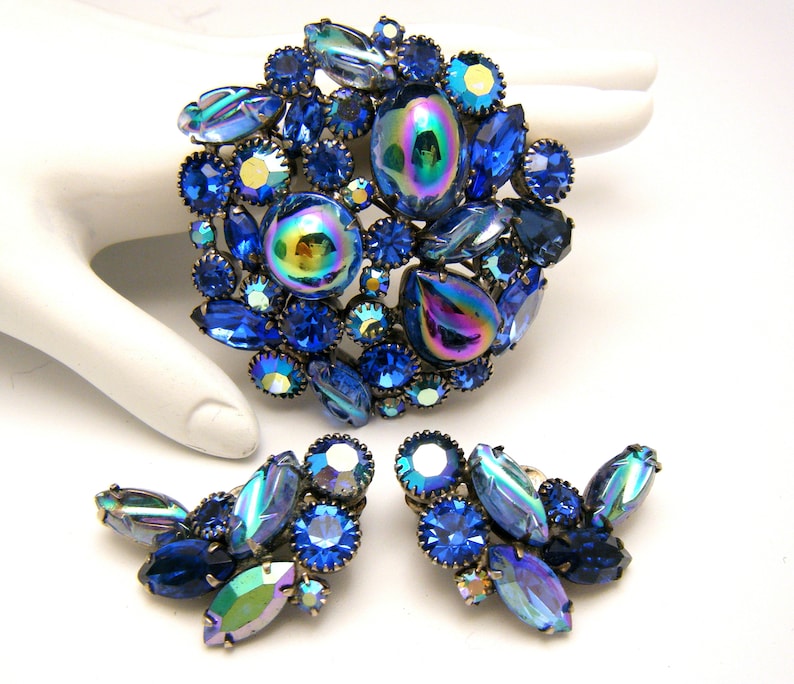 Stunning Vintage Kramer Shades Blue Carnival Glass Rhinestone Brooch Earring Set Silver Tone