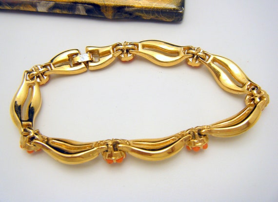 Dainty Crown Trifari Vintage Bracelet Coral Lucit… - image 4