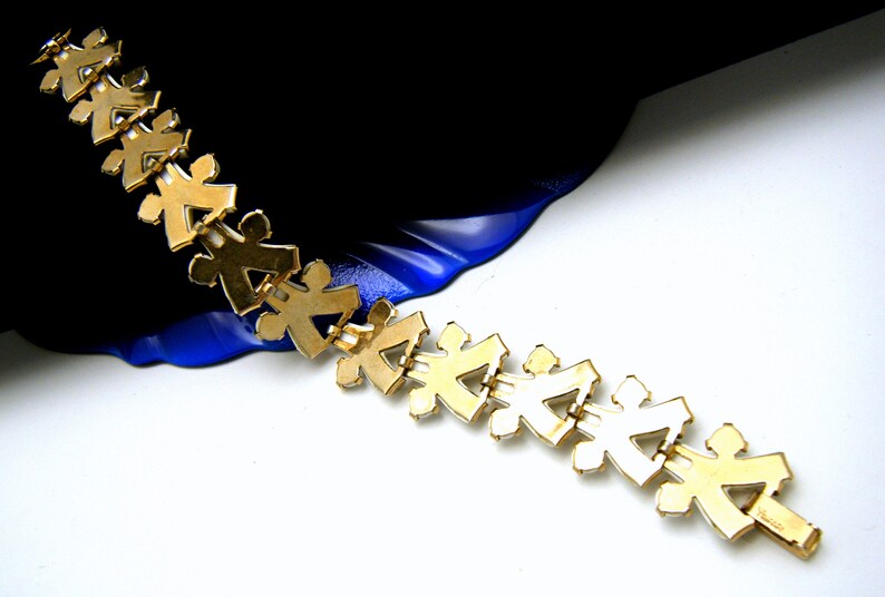 Crown Trifari Vintage Bracelet White Lucite Gold Tone Y Bead Cabochon Design