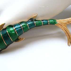 Adorable Vintage Green Enamel Fish Brooch Gold Tone