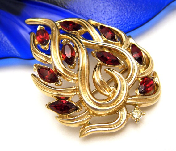 Crown Trifari Red Rhinestone Brooch 1950s Design G