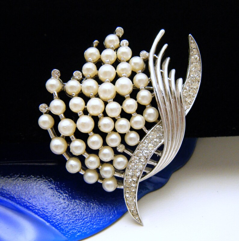 Beautiful Vintage Trifari Brooch Faux Pearl Rhinestones 1960s Silver Tone