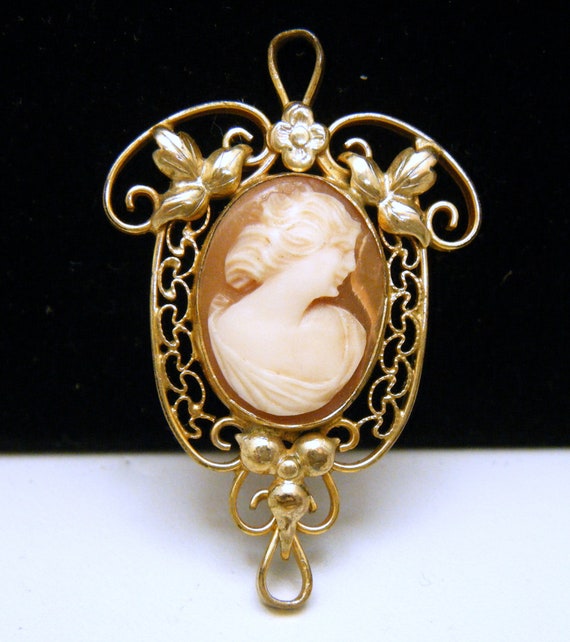 Beautiful Dainty Vintage Carved Shell Cameo Penda… - image 1