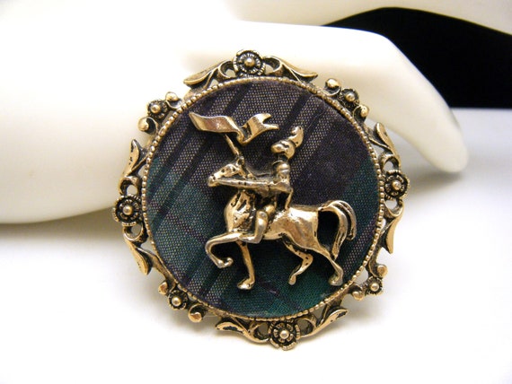 Vintage Tartan Plaid Heraldic Knight Brooch Gold … - image 2