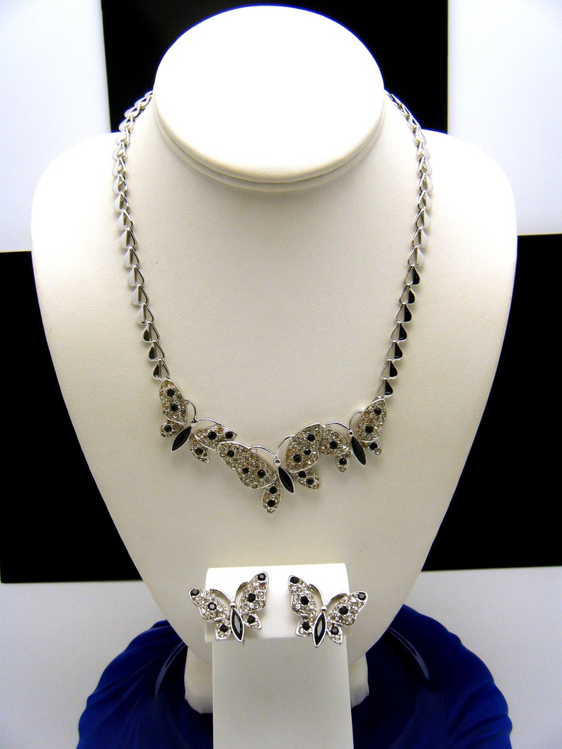 Trifari tm necklace Clearance