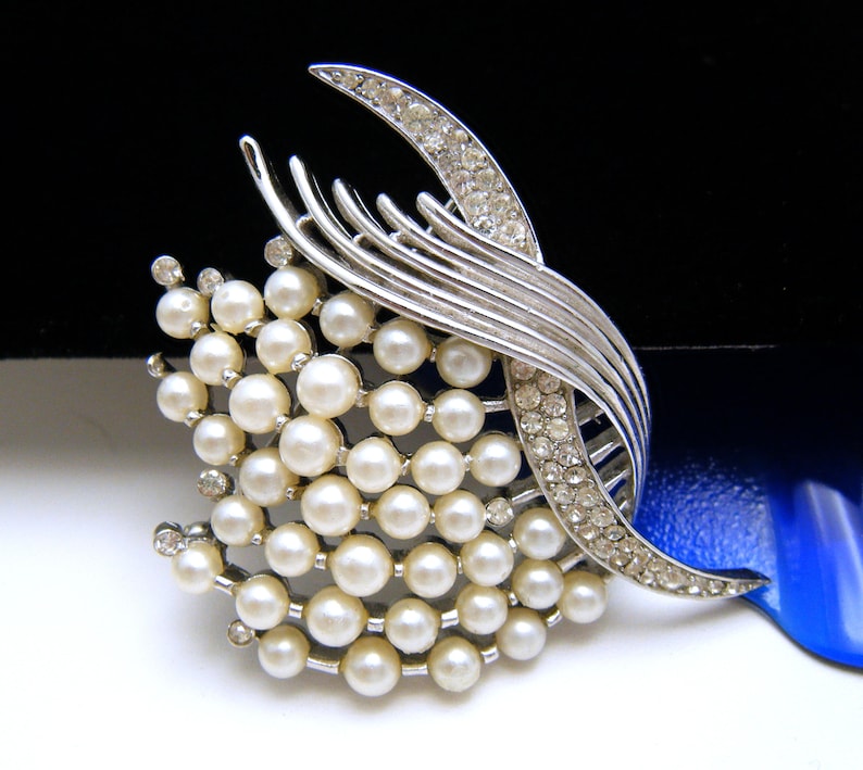 Beautiful Vintage Trifari Brooch Faux Pearl Rhinestones 1960s Silver Tone