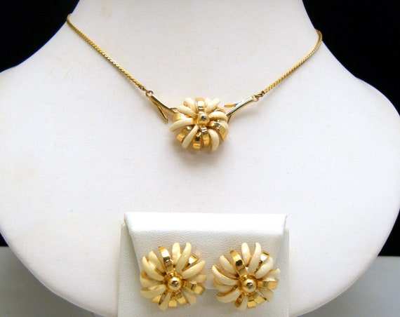 Vintage Cream Enamel Flower Pendant Earrings Set … - image 1