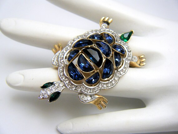 Trifari turtle brooch deals