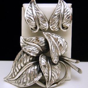 Vintage Signed Tortolani Brooch Earrings Set Silver Tone Ivy Leaf Design