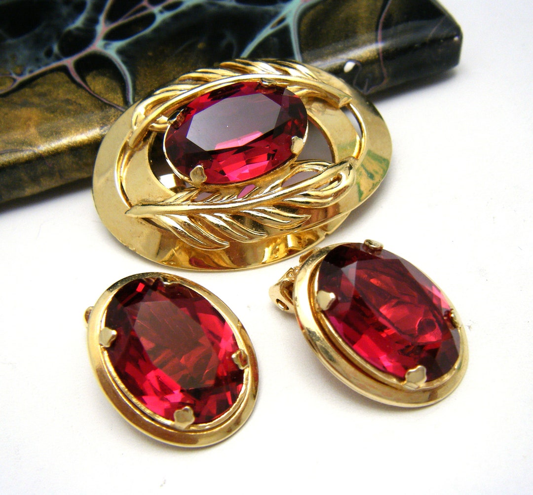 Boucles D'oreilles Vintage à Clips - Verre Rouge, Monture Dorée - Bijou Occasion Sans Marque