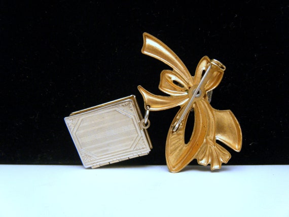 Retro Lavalier Enamel Brooch Locket Gold Tone - image 3