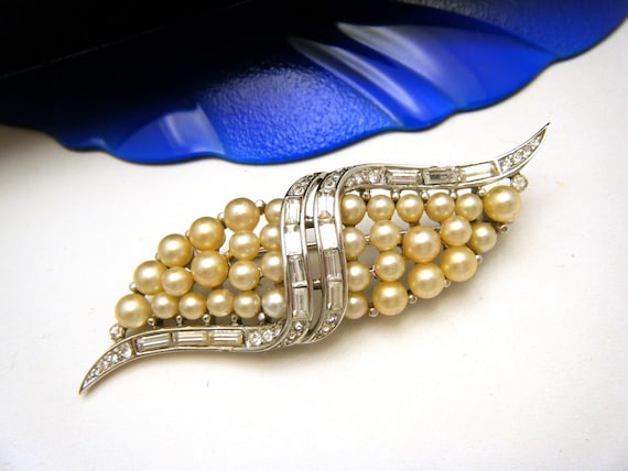 Beautiful Vintage Crown Trifari Brooch Faux Pearl