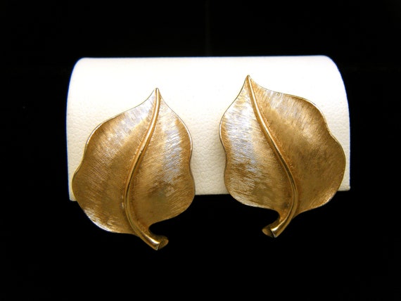 Vintage Signed Crown Trifari Earrings Leaf Clip O… - image 2
